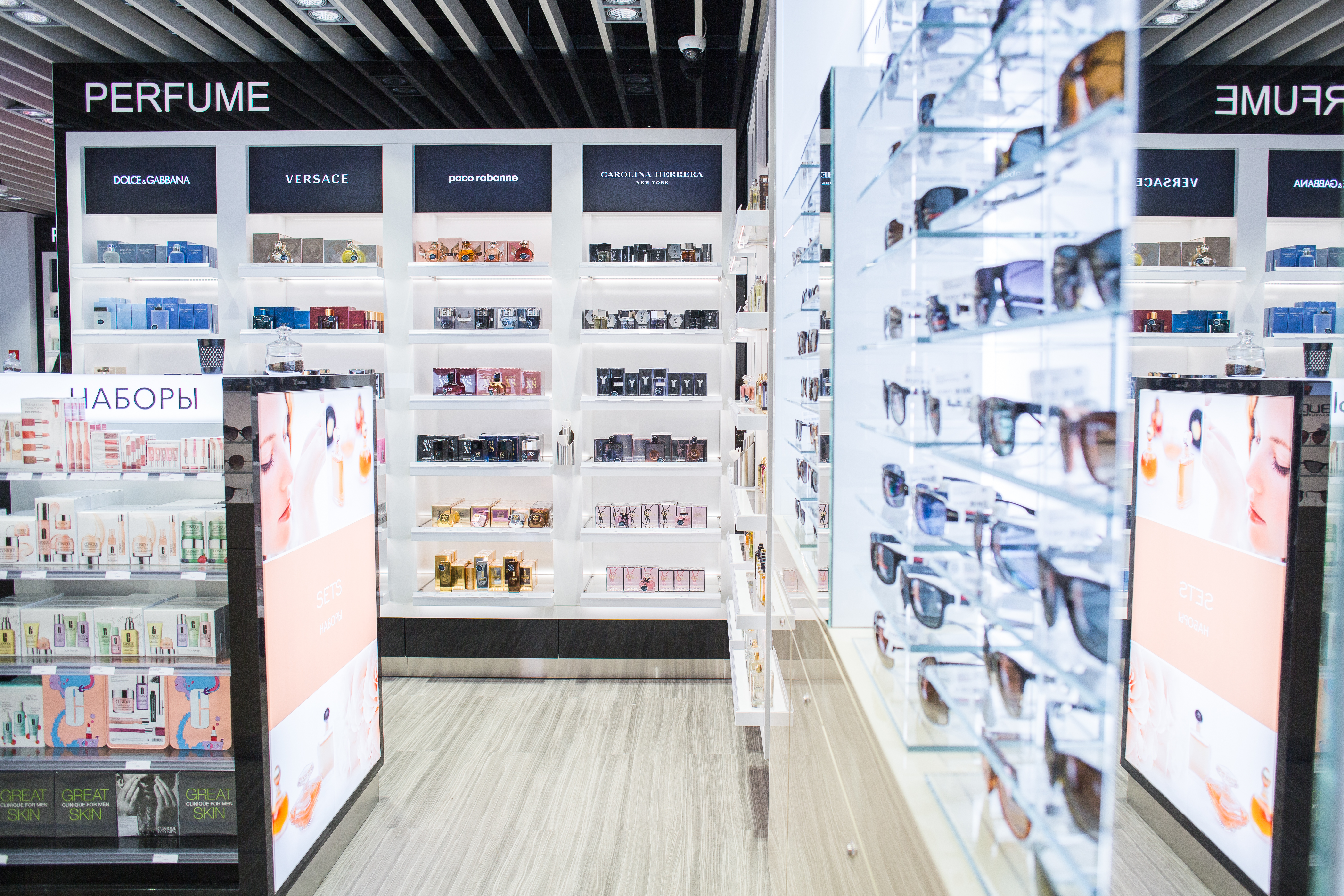 Парфюмерия в магазине Heinemann Travel Value (Стригино)