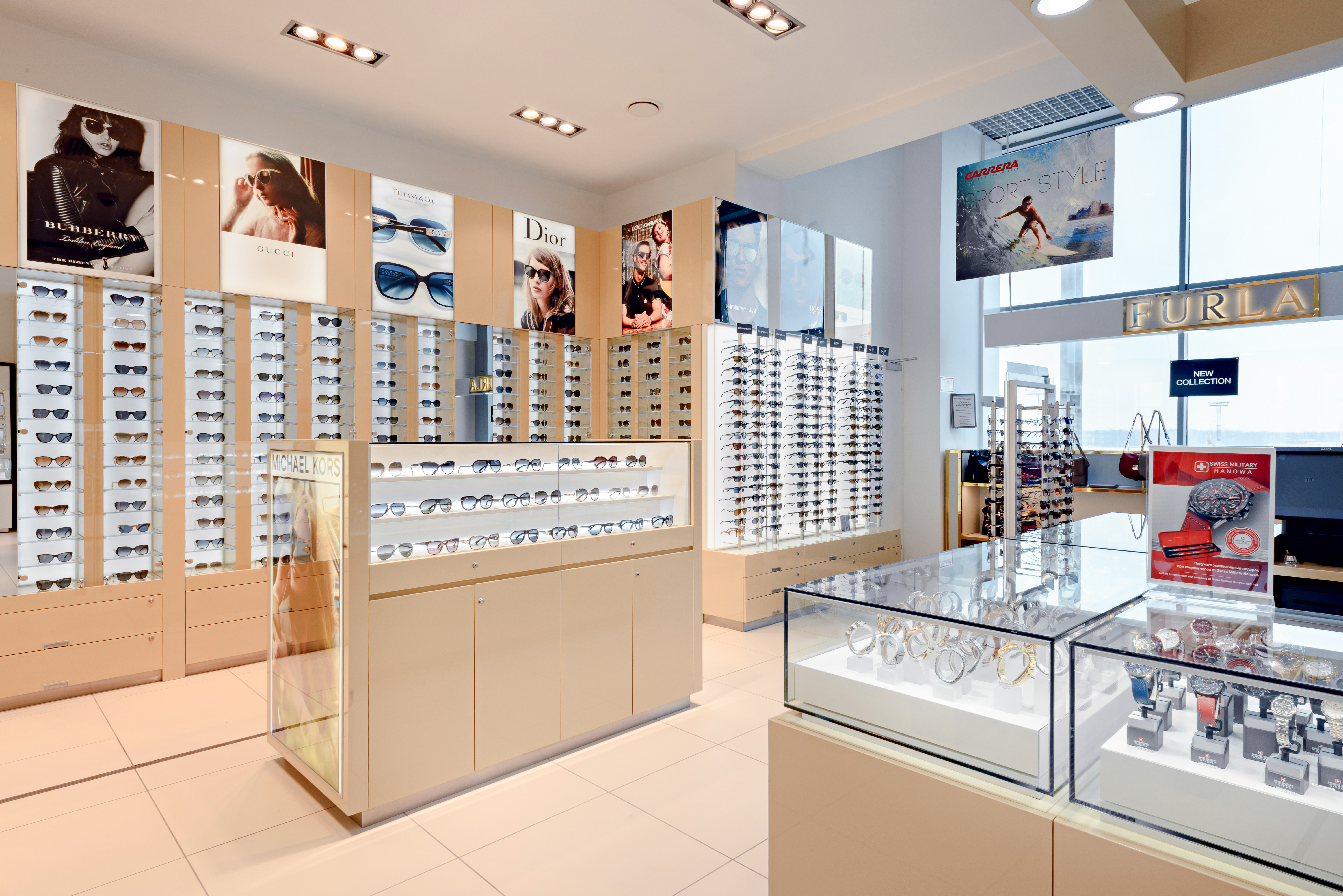 Ювелирные украшения и солнцезащитные очки в Heinemann Travel Value (внутренние перелеты)