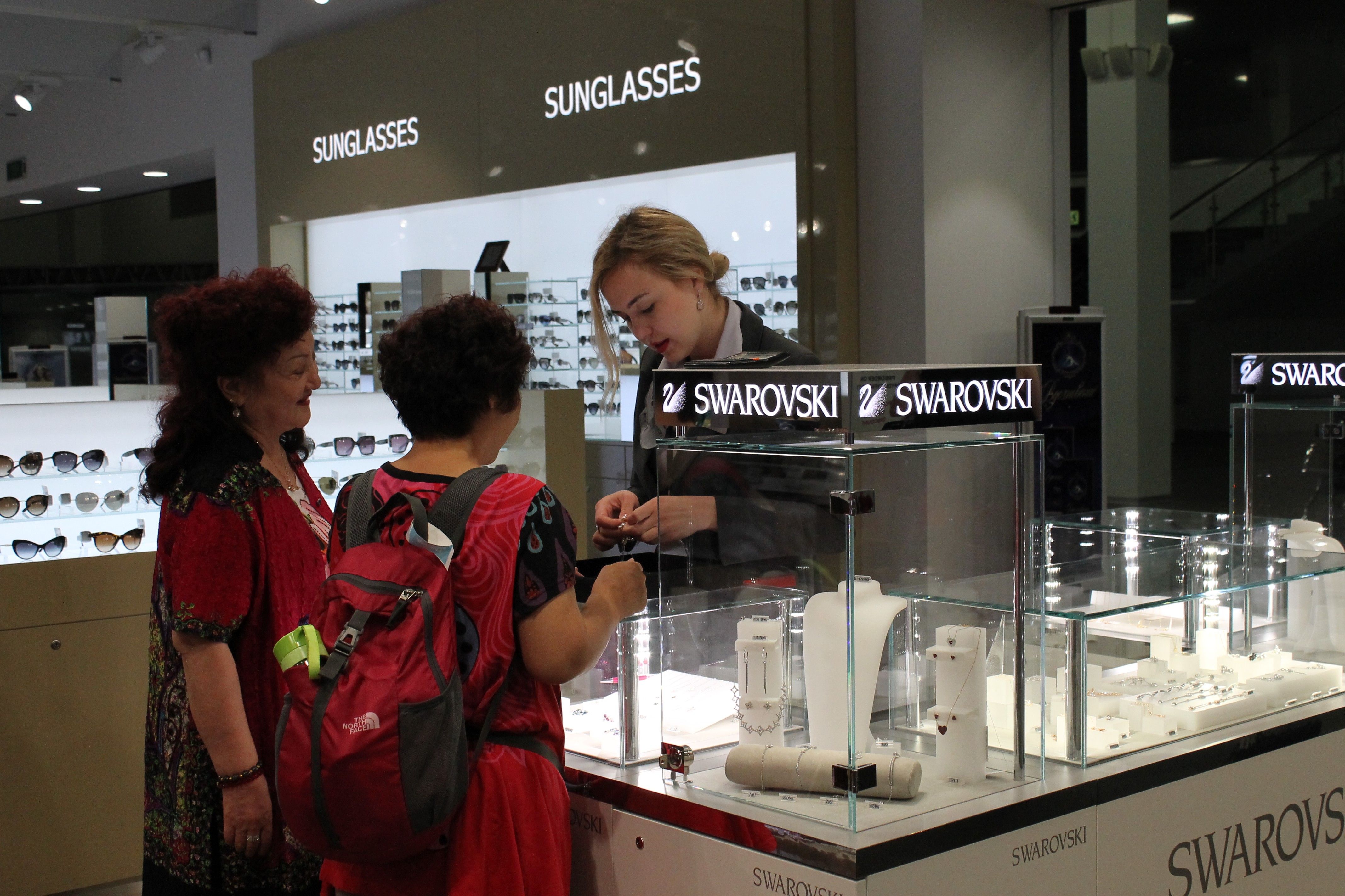 Ювелирные украшения в Heinemann Duty Free (Жуковский, Москва)